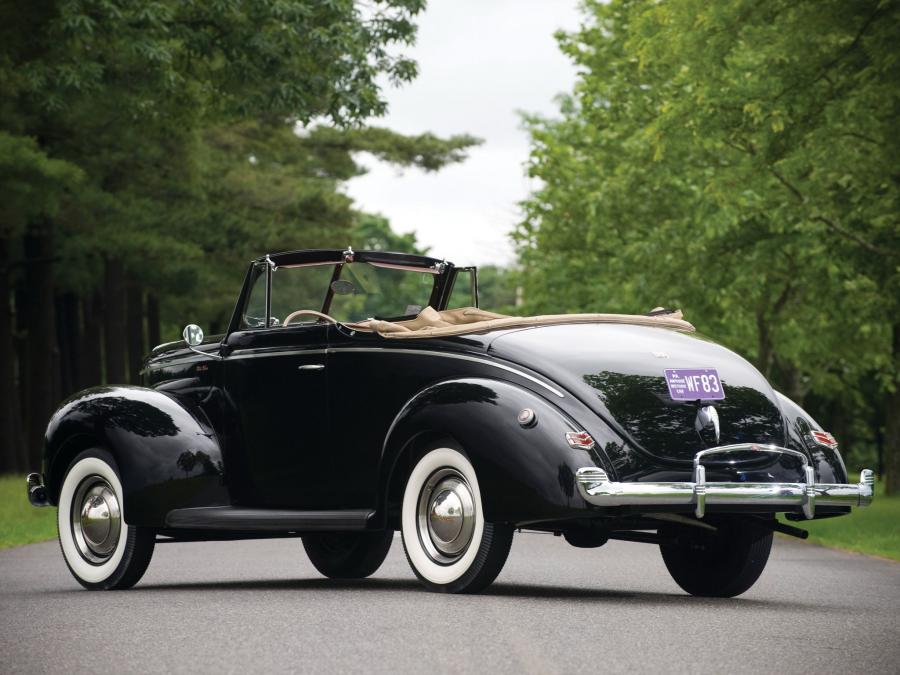  Ford V8 Deluxe Convertible Coupe 1940 года  (фото 12 из 26)